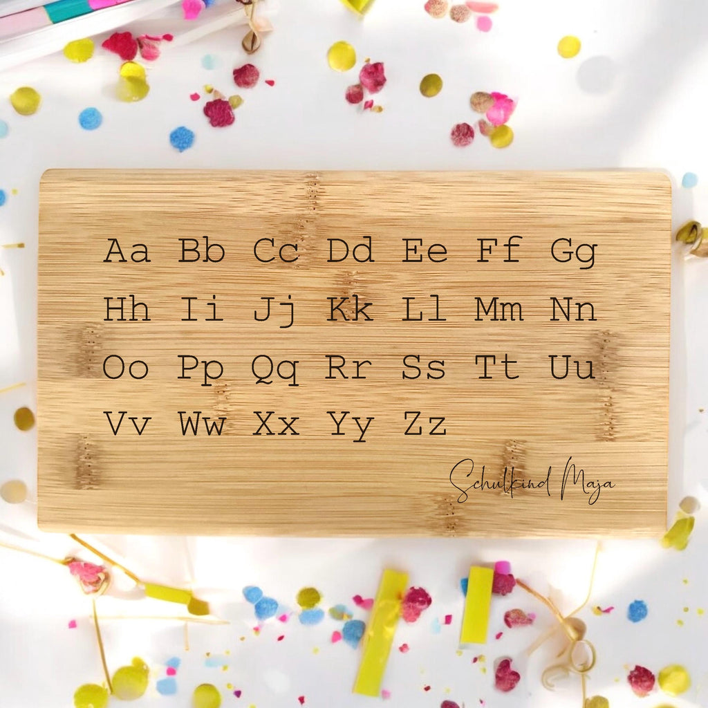 Schulkind 2026 ABC Schulkind Geschenk Schneidebrett personalisiert Name Schulanfang Einschulung Frühstücksbrett Zahlen 1x1 1+1